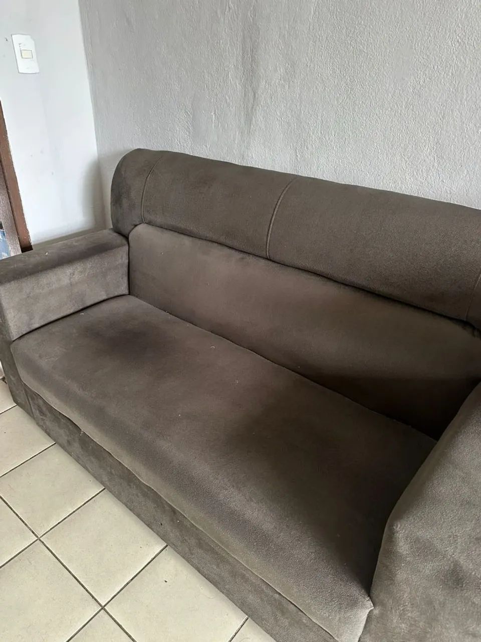 Sofá novinho sem detalhes.