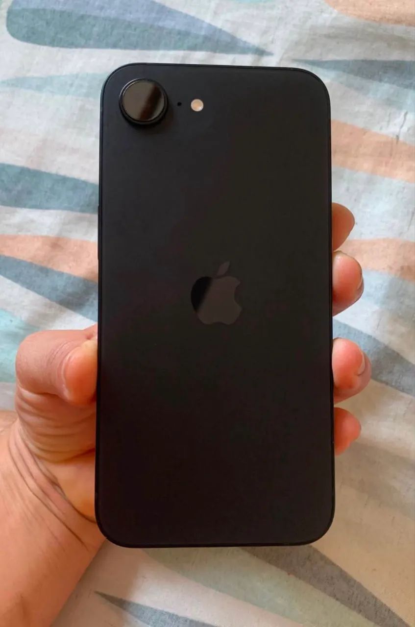 iPhone 16e 
