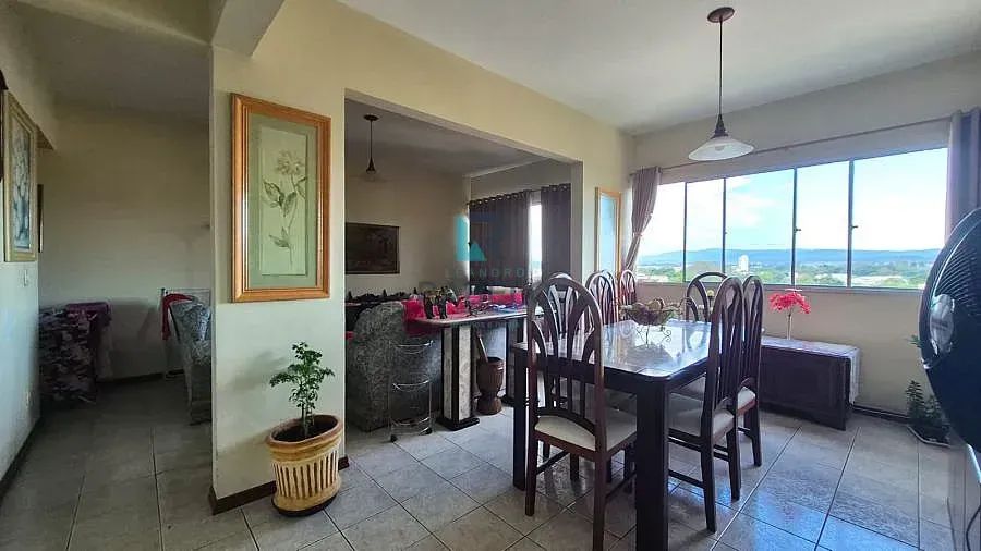 APARTAMENTO COM 3 QUARTOS À VENDA NO CENTRO DE LORENA/SP