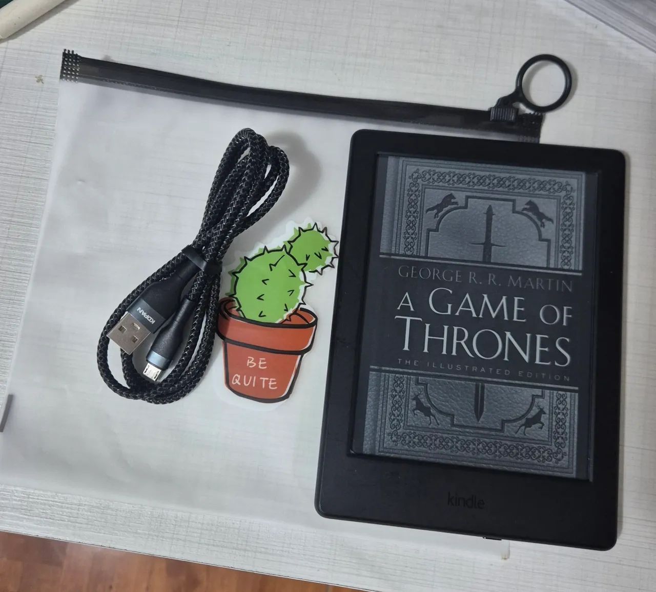 Kindle Geração 8, ótimo  funcionamento. Acompanha cabo e saquinho para guardar