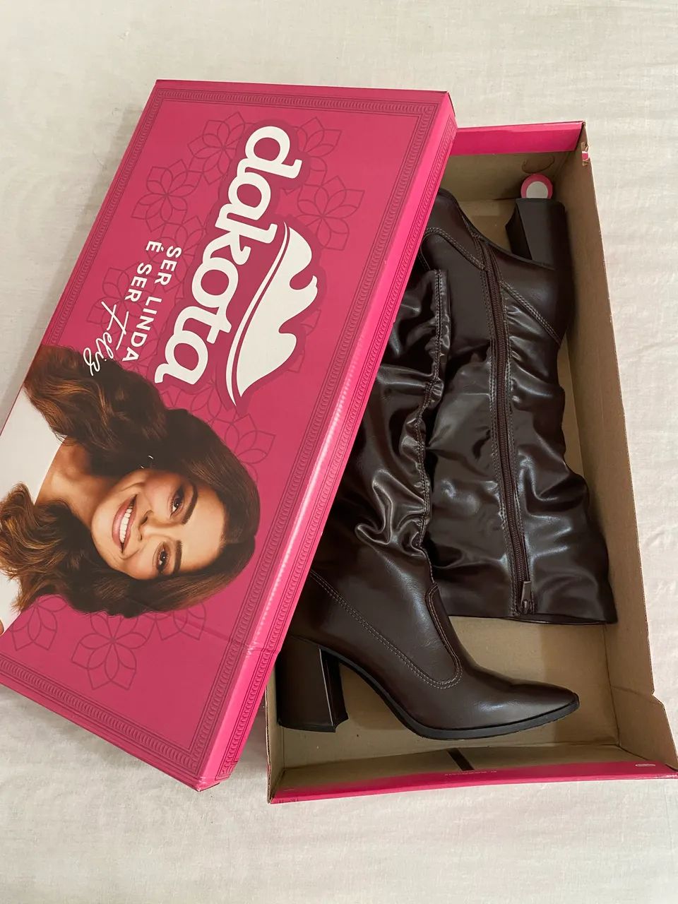Bota feminina cano longo marrom  - Foto 2