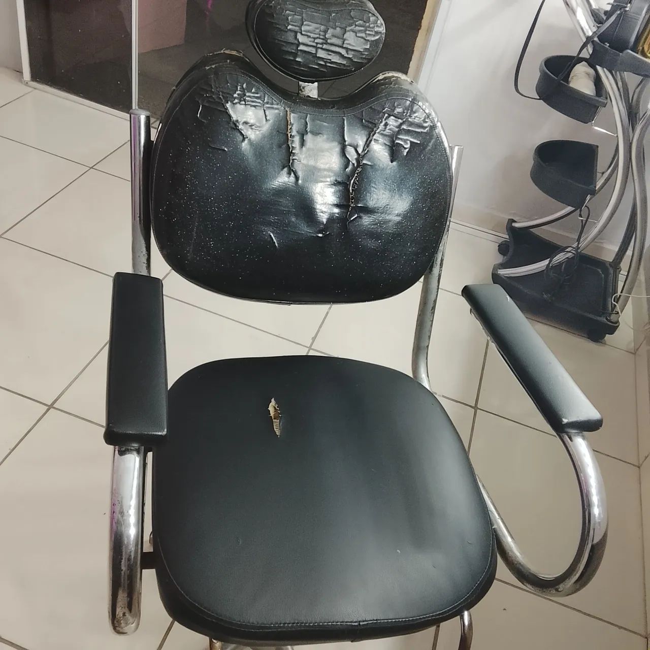 Cadeira hidráulica de cabeleireiro ou barbeiro  - Foto 2