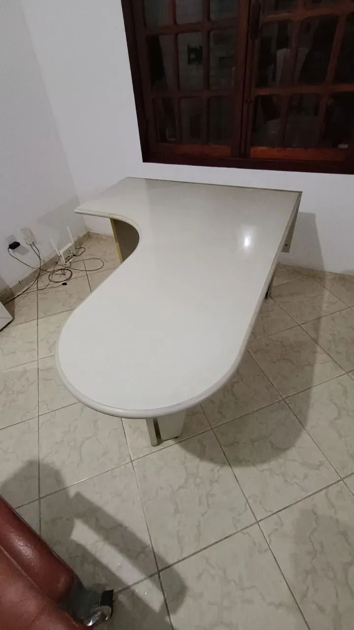 Mesa de escritório em L