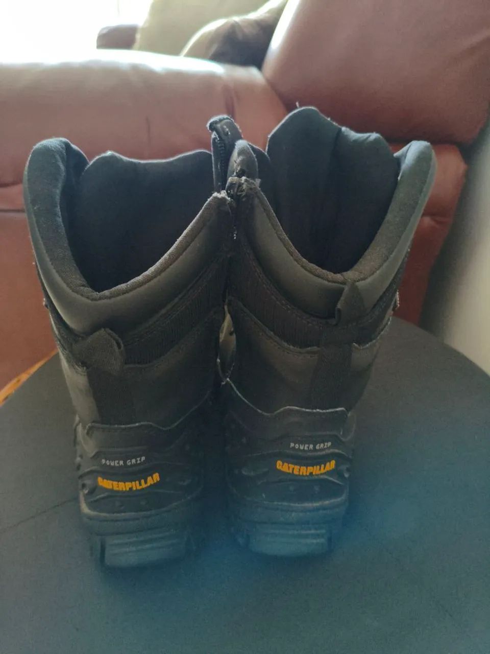 Bota coturno semi nova com pequenas avarias que saem com graxa ótima para Vigilantes / B.C - Foto 3