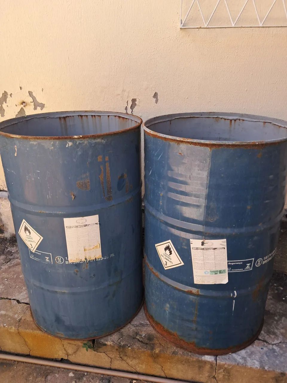 2 tambor de 200 litros 