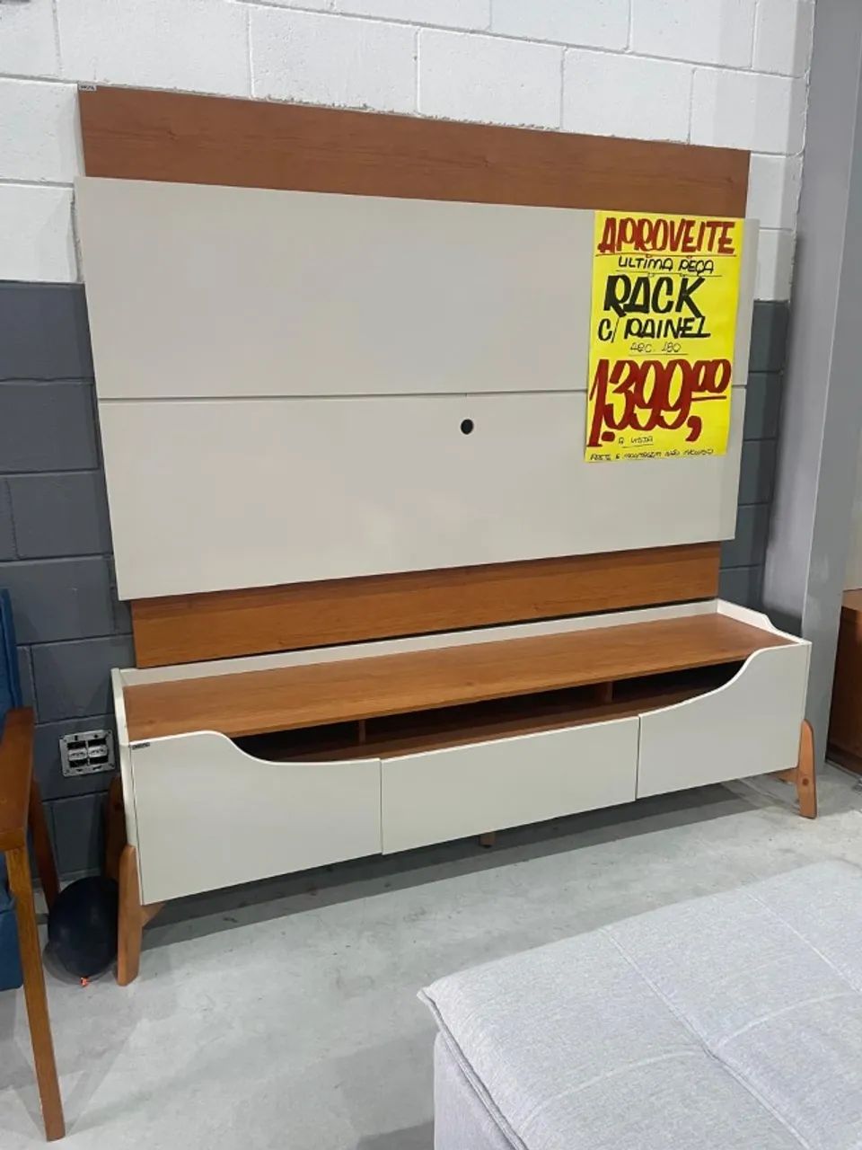 RACK COM PAINEL 1.80 (ÚLTIMA PEÇA)