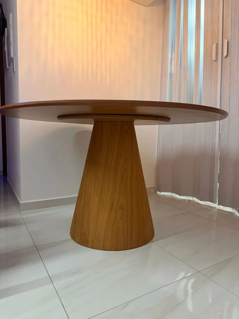 Mesa de jantar redonda cone 130cm  - Foto 3