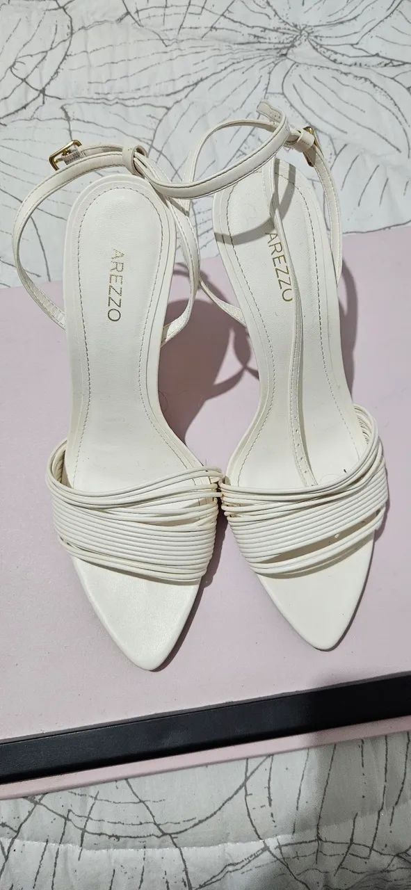 Sandália Bico Folha Off-White ? Arezzo