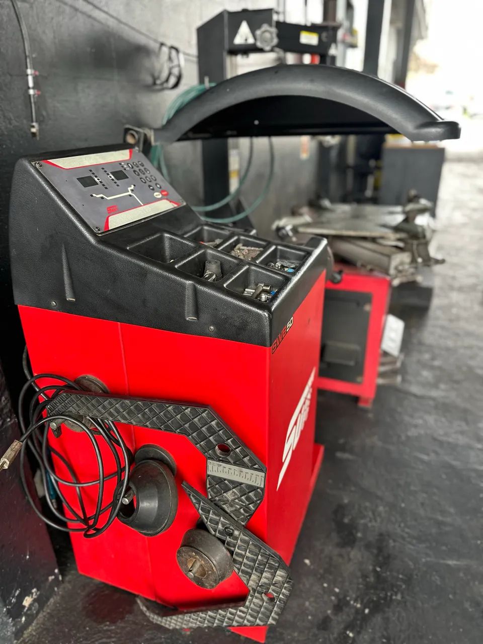 Balanceadora e máquina de desmontar pneus  - Foto 4