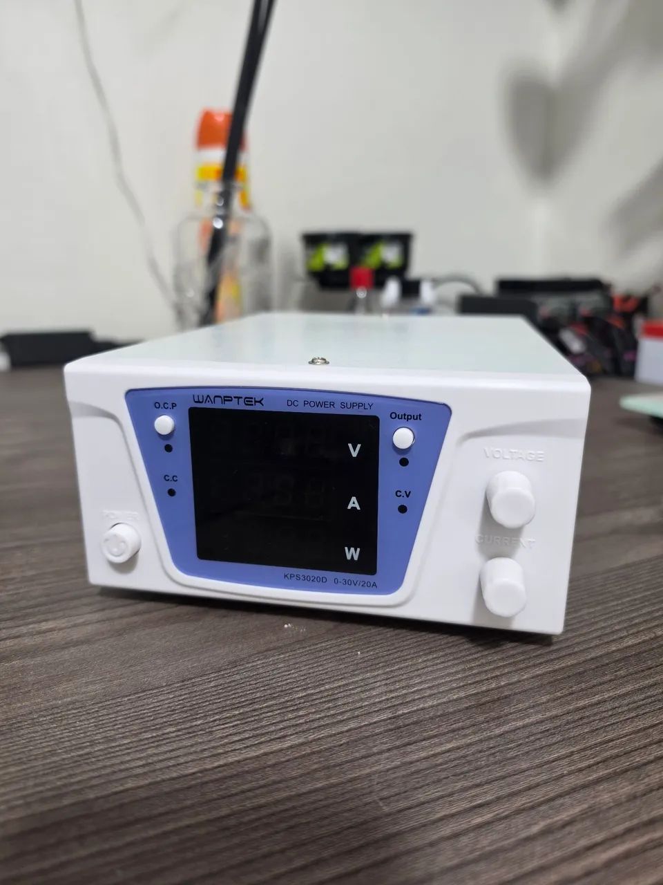 Fonte de bancada 30V 20A 600W 220V
