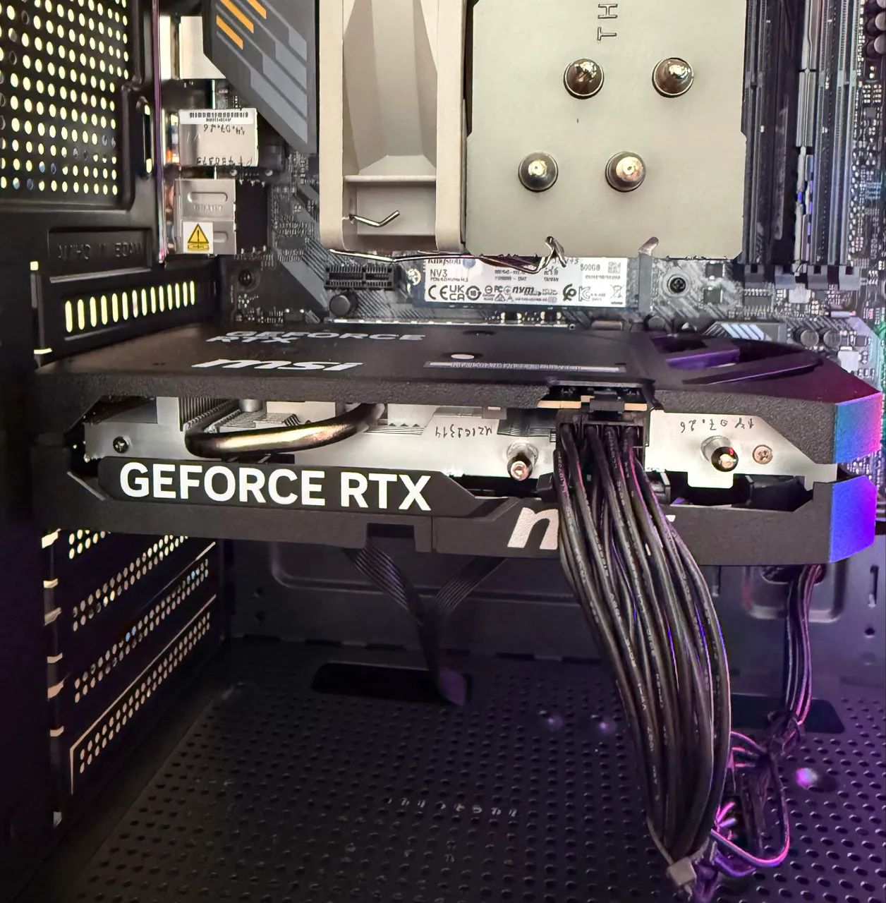Placa de Vídeo  NVIDIA GeForce MSI RTX 5060 8GB
