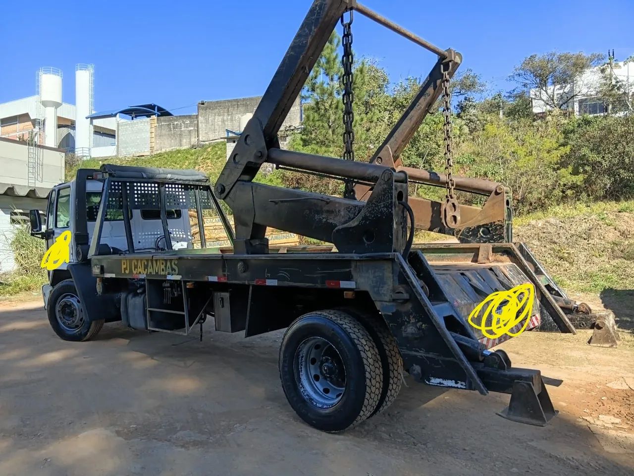 Vende se caminhão com poliguindaste  - Foto 5