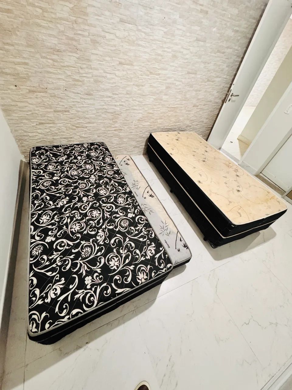 Bi. Cama solteiro e cama box solteiro 