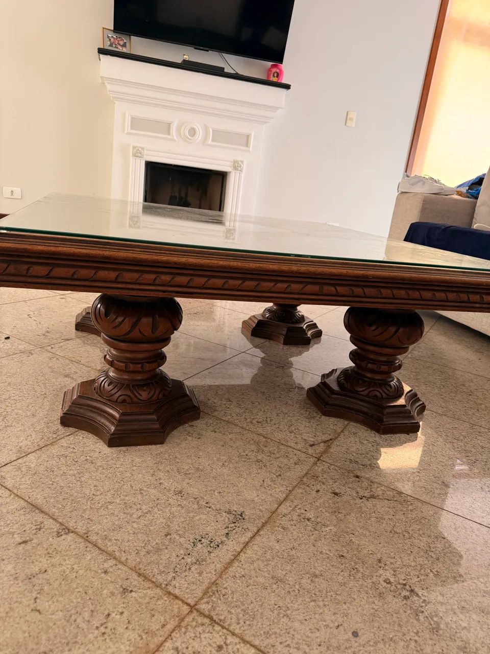 Mesa de Centro Clássica em Madeira com Tampo de Vidro - Foto 2