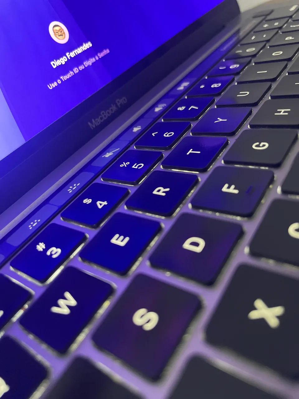 MACBOOK 2020 TOUCHBAR I5