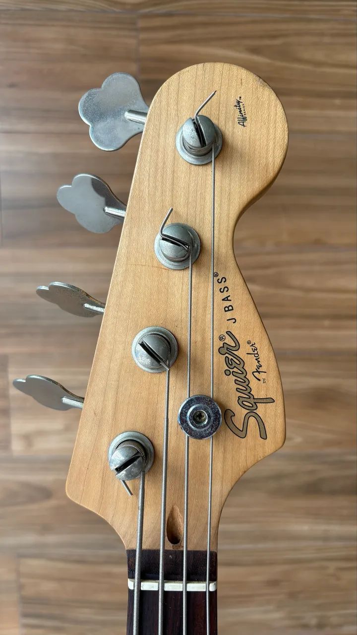Baixo 4 Cordas Fender Squier com DIMARZIO  - Foto 4