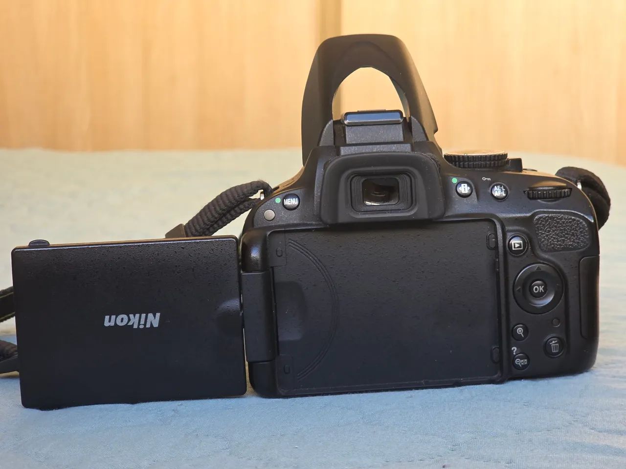 Câmera DSLR Nikon D5100 - Apenas 8 mil cliques  - Foto 2
