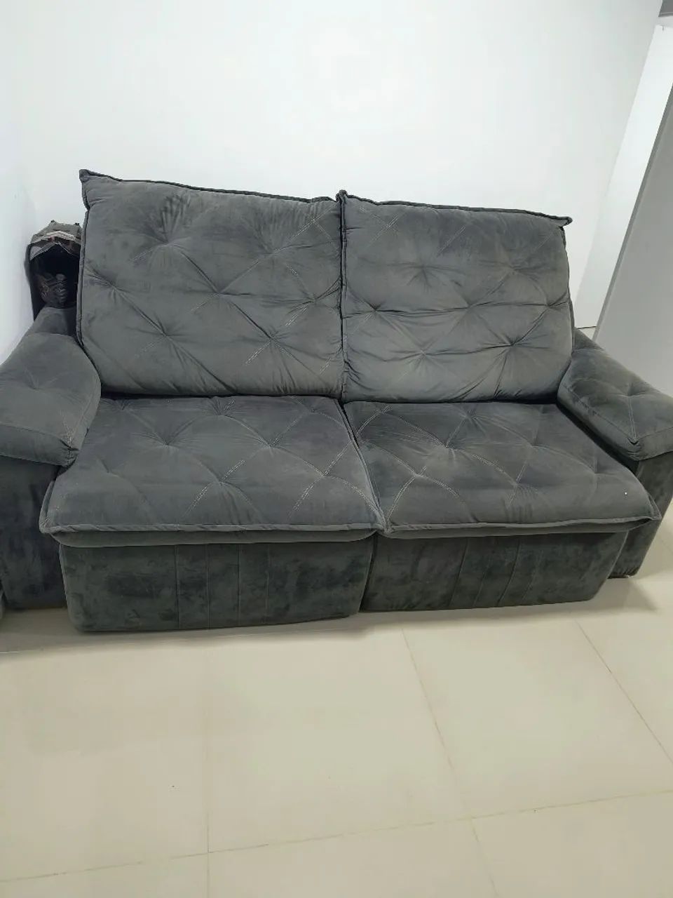 Sofá Retrátil e Reclinável 2,20m Cinza Chumbo Ótimo Estado - Foto 2