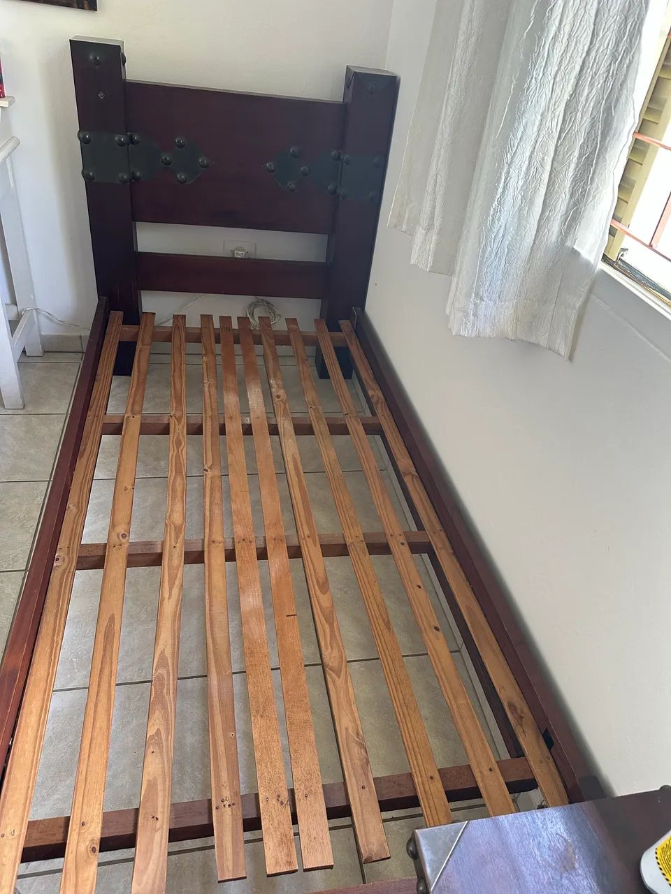 Cama de Solteiro em Mogno Maciço - Peça vintage única - Foto 5