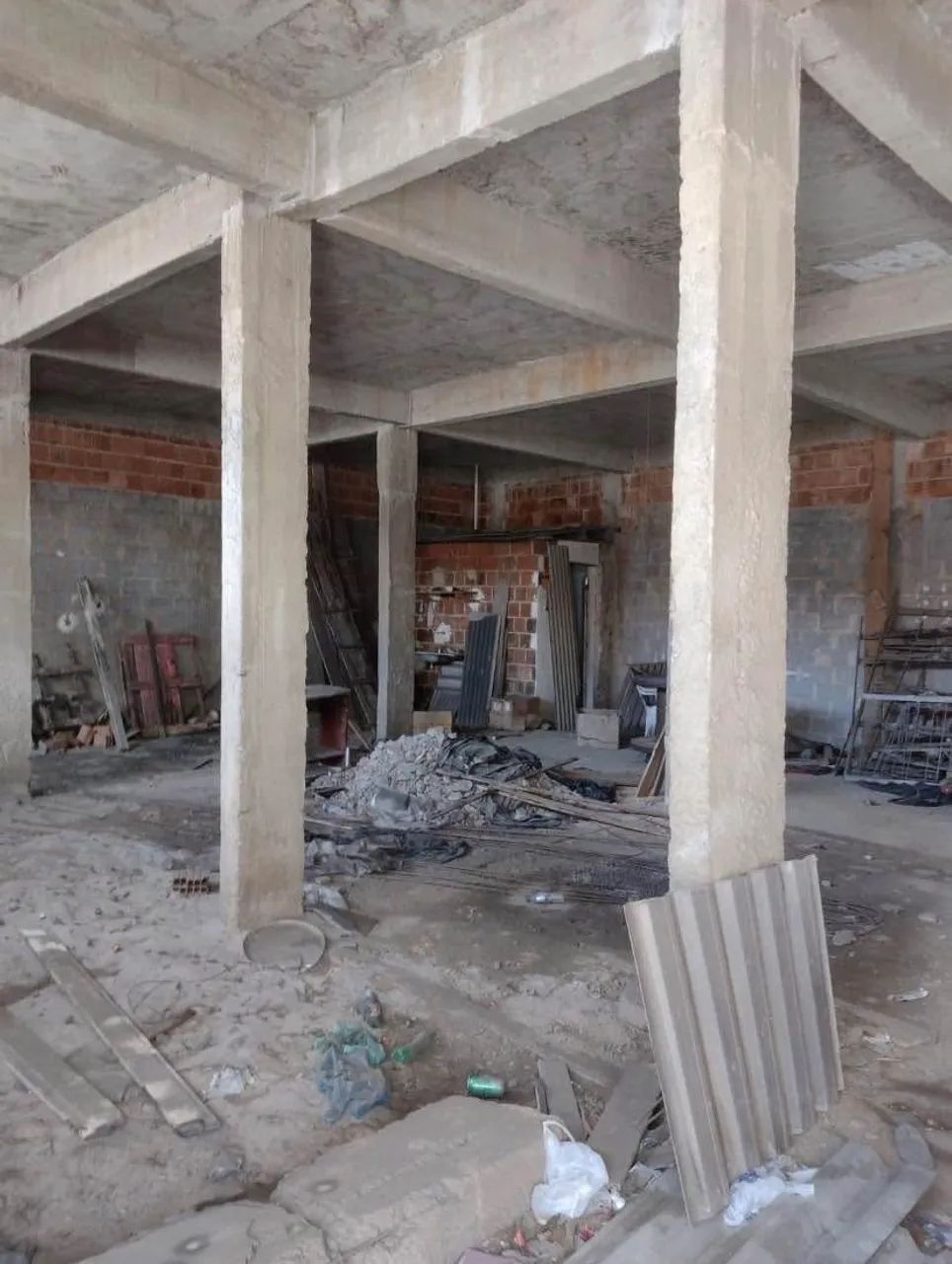 Vendo terreno com base e laje pronta!!!