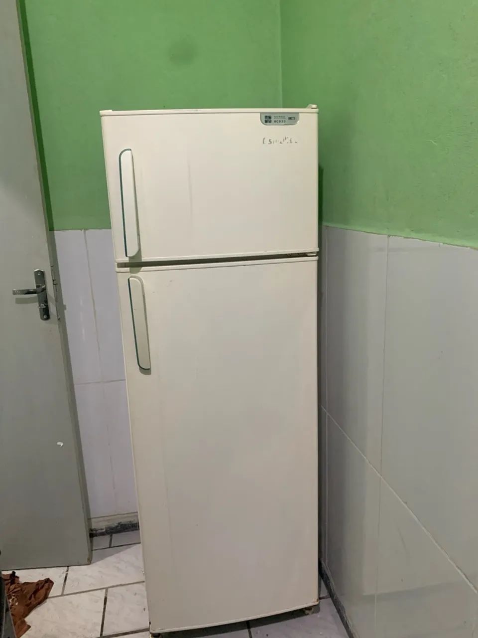 Geladeira sem defeitos bem conservada 