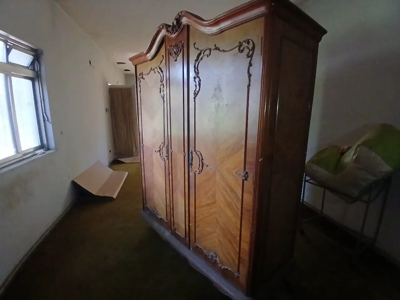Guarda roupa antigo 