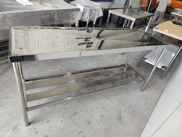 Bancada Central Profissional em Inox 2,80x0,70x0,90  - Foto 2