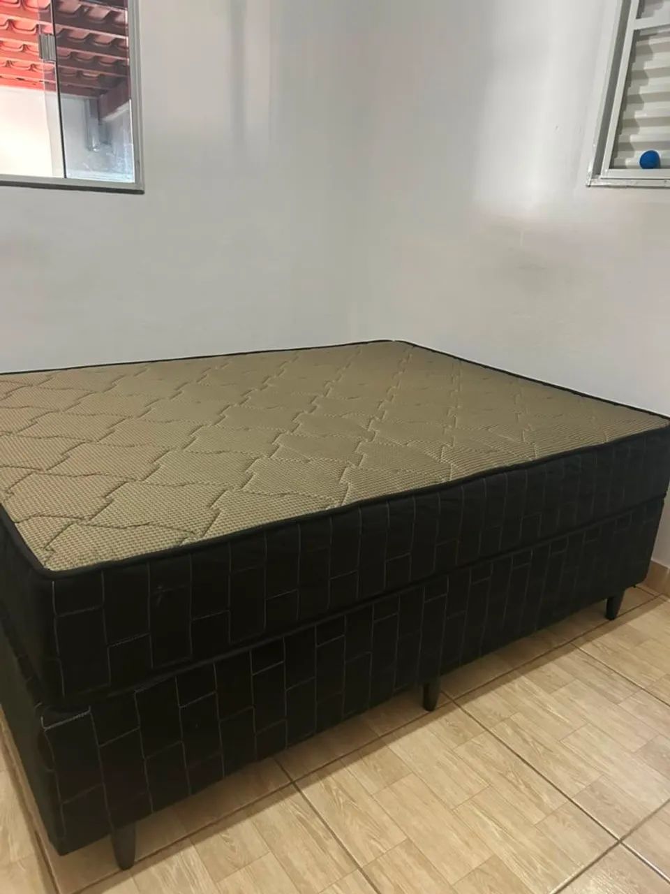 Cama Queen com 02 meses de uso