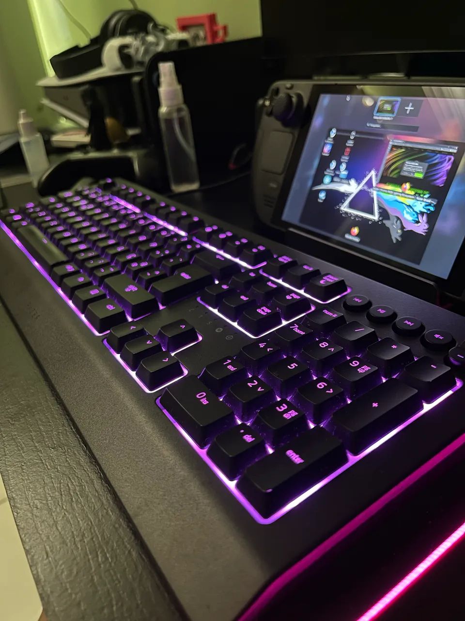 Teclado Gamer Razer Cynosa V2 RGB (Layout PT com Ç) - Impecável - Foto 2