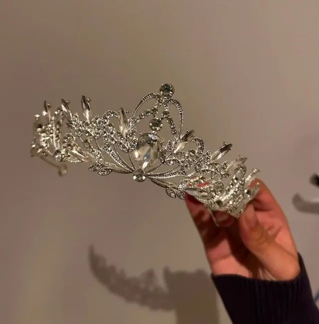 Tiara de Princesa Prateada com Pedrarias - Foto 2