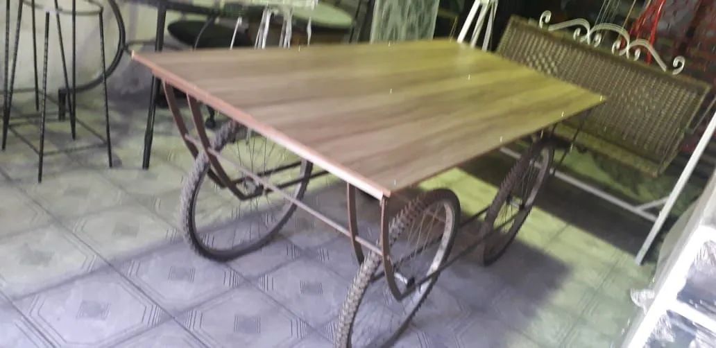 Mesa carroça roda de bicicleta
