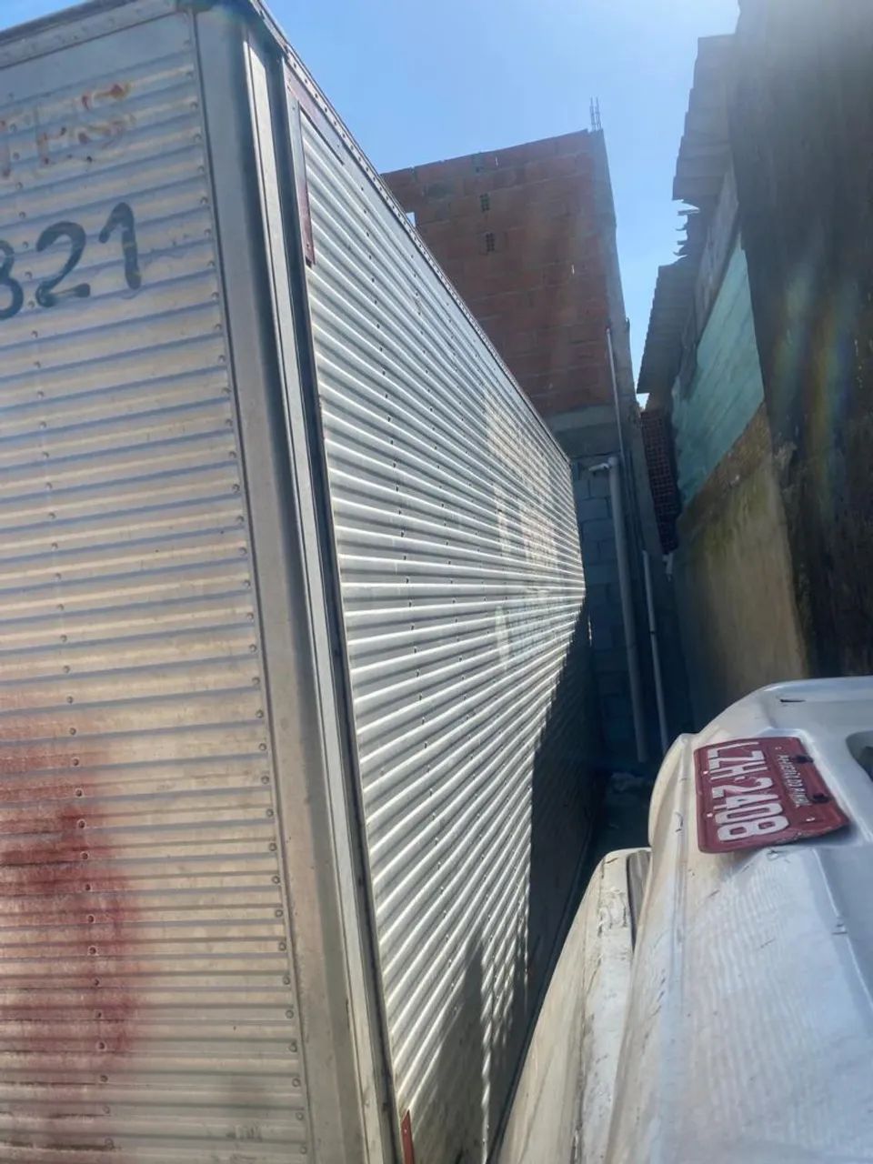 Vendo bau Largura 2,47 Comprimento 5,50 Altura 2,30 - Foto 4