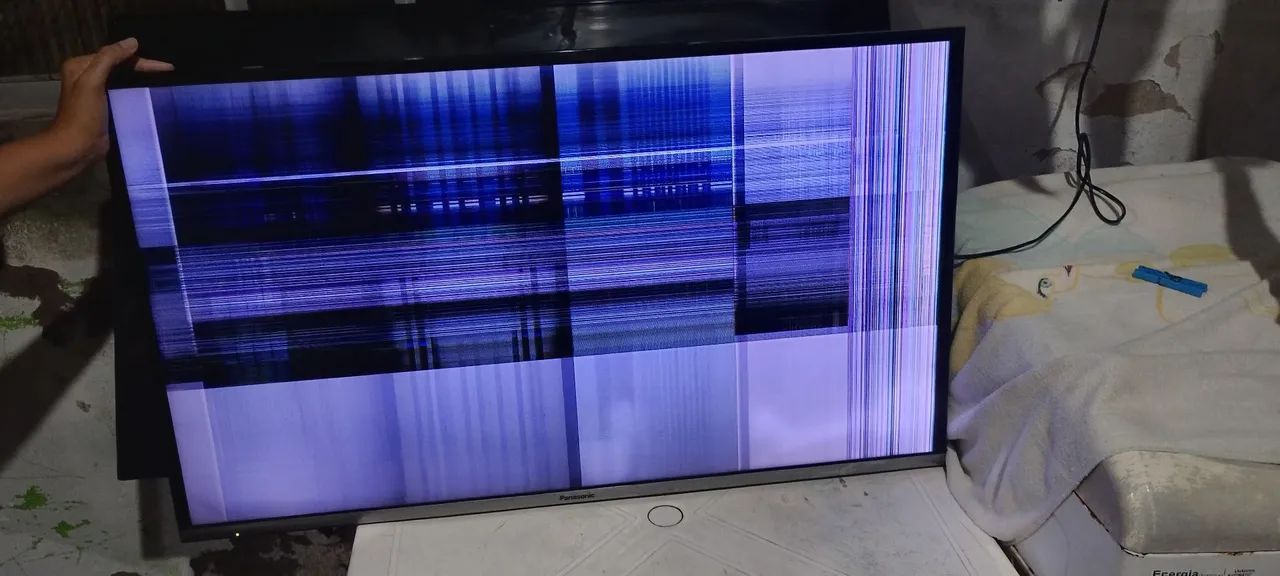2 TVS PARA RETIRADA DE PEÇAS , PANASONIC E PHILLIPS MODELOS TEM