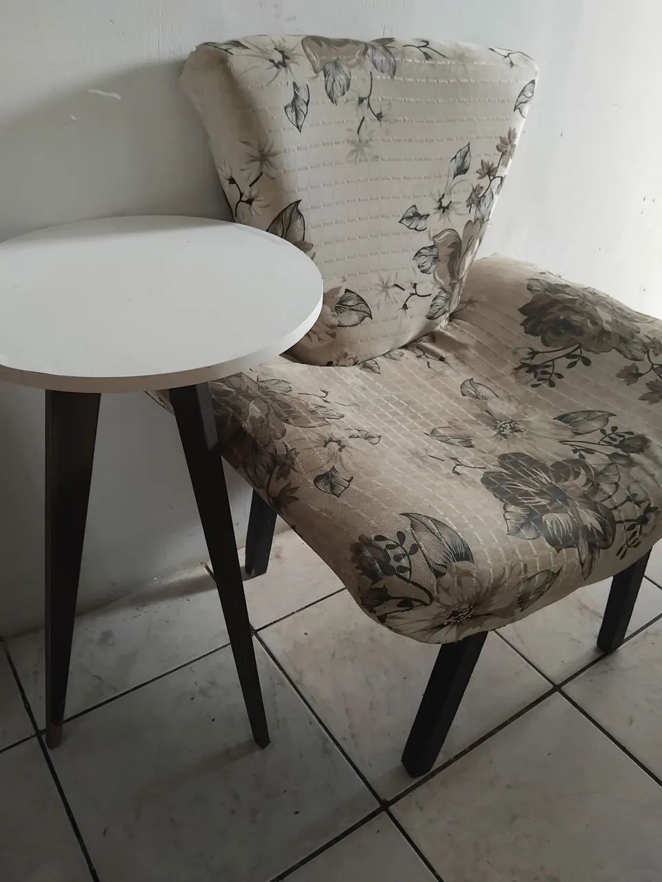 Poltrona e mesinha de apoio - Foto 2