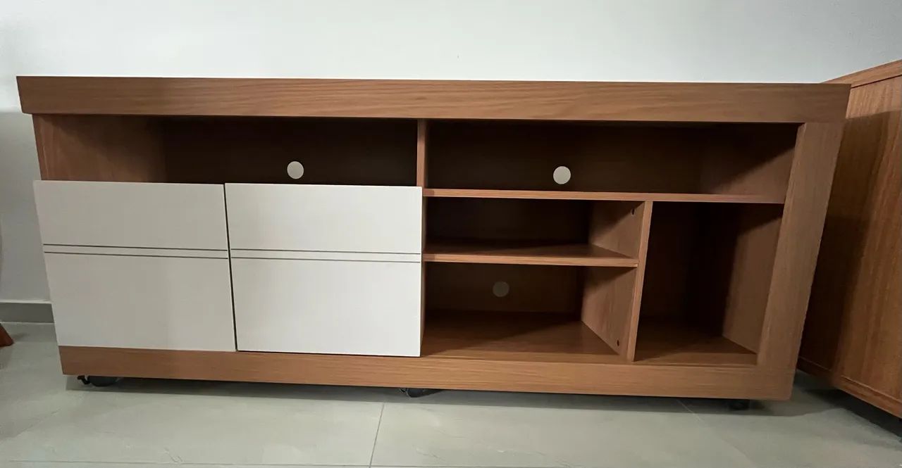 Rack para TV com rodinhas 