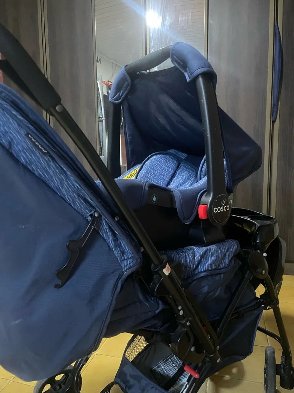 Carrinho de bebê + bebê conforto