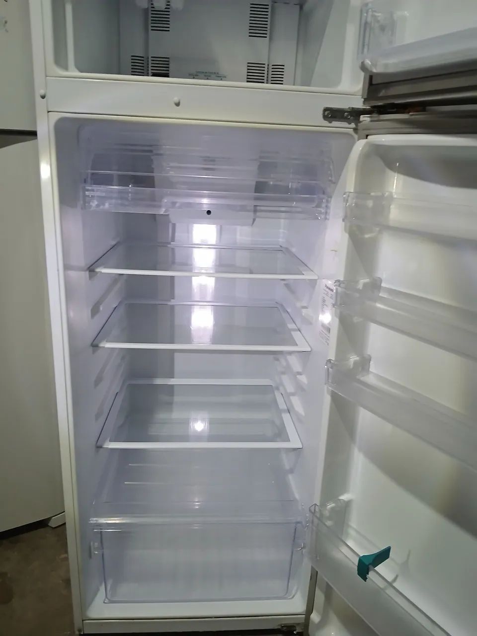 Vendo geladeira Panasonic  - Foto 3