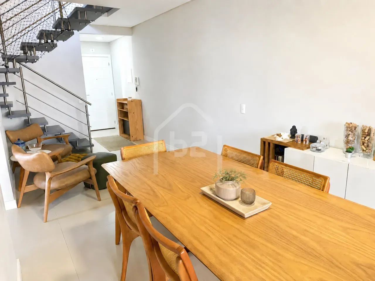 Duplex para alugar no Balneário com 2 quartos, suíte e 2 vagas - Foto 3