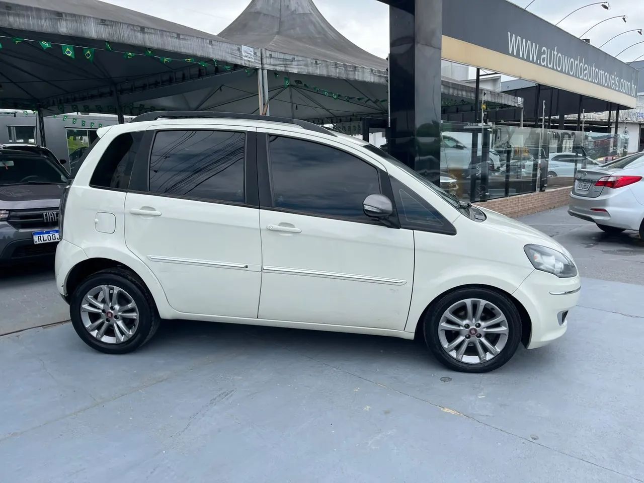 Fiat Idea Essence 1.6 Flex 16V 5P 2016 - Foto 3