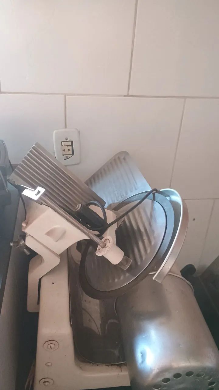 Máquina de cortar frios