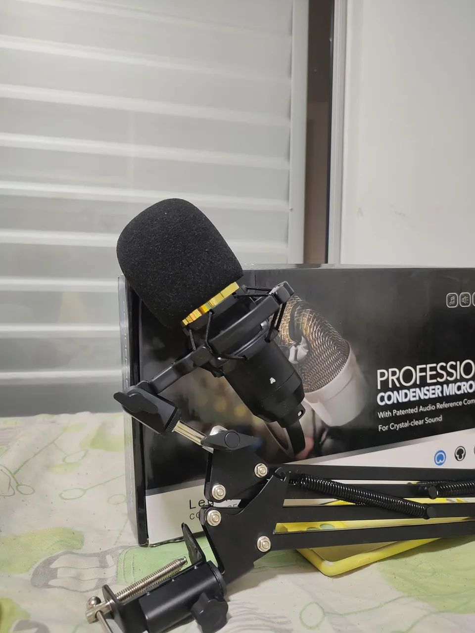 Microfone com braço articulado, em ótimo estado  - Foto 5