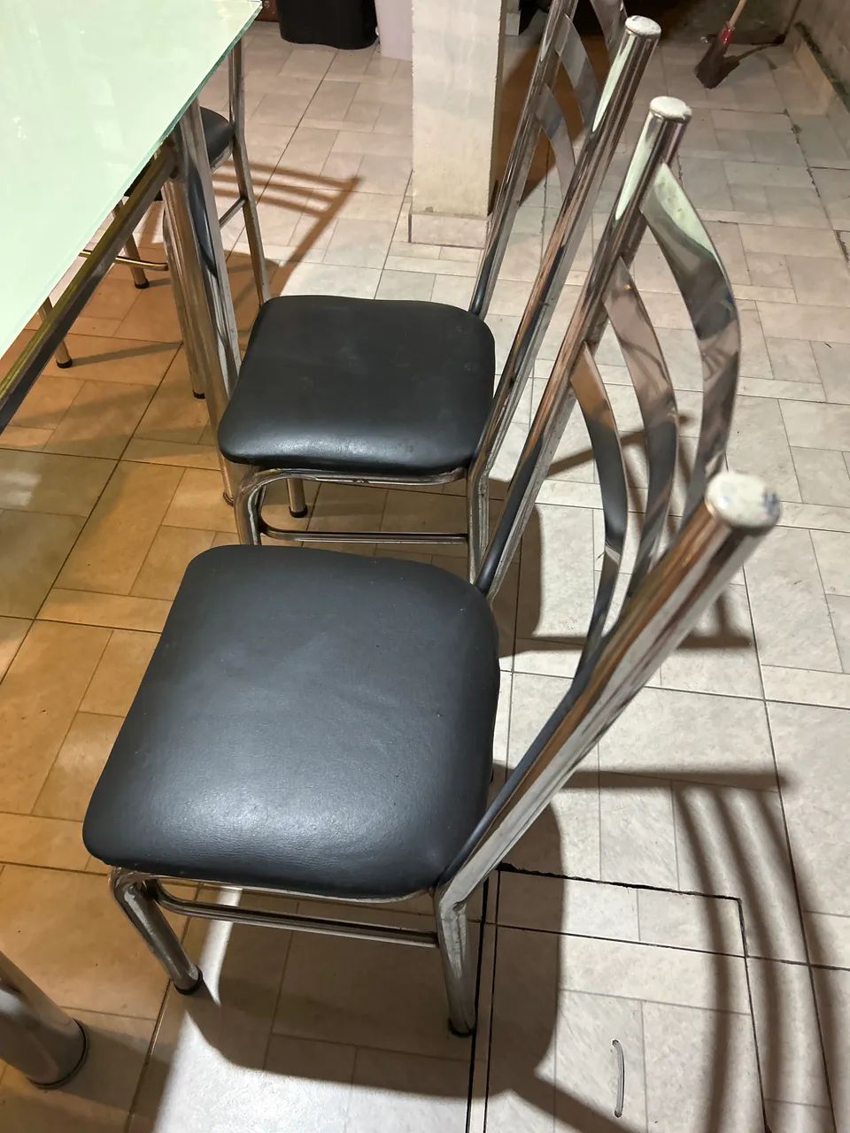 Mesa com 6 cadeiras em metal cromado - Foto 3