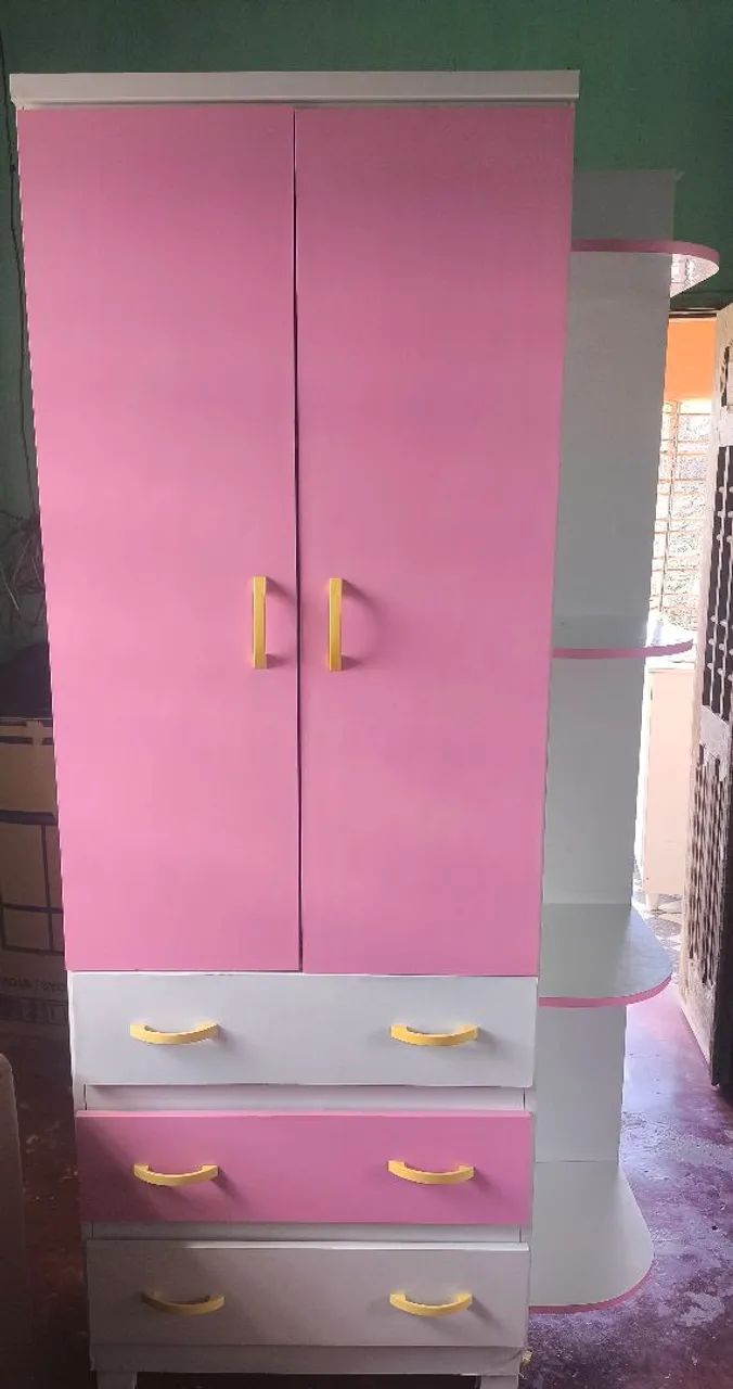Guarda roupa infantil rosa e branco de madeira  - Foto 2