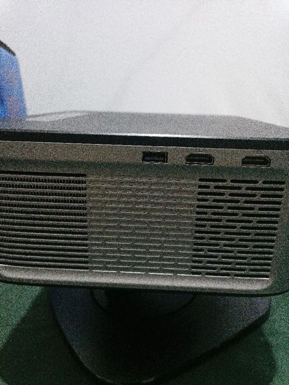 Vendo lindo projetor novo Horlat excelente imagem , som alto , super conservado na caixa. - Foto 4