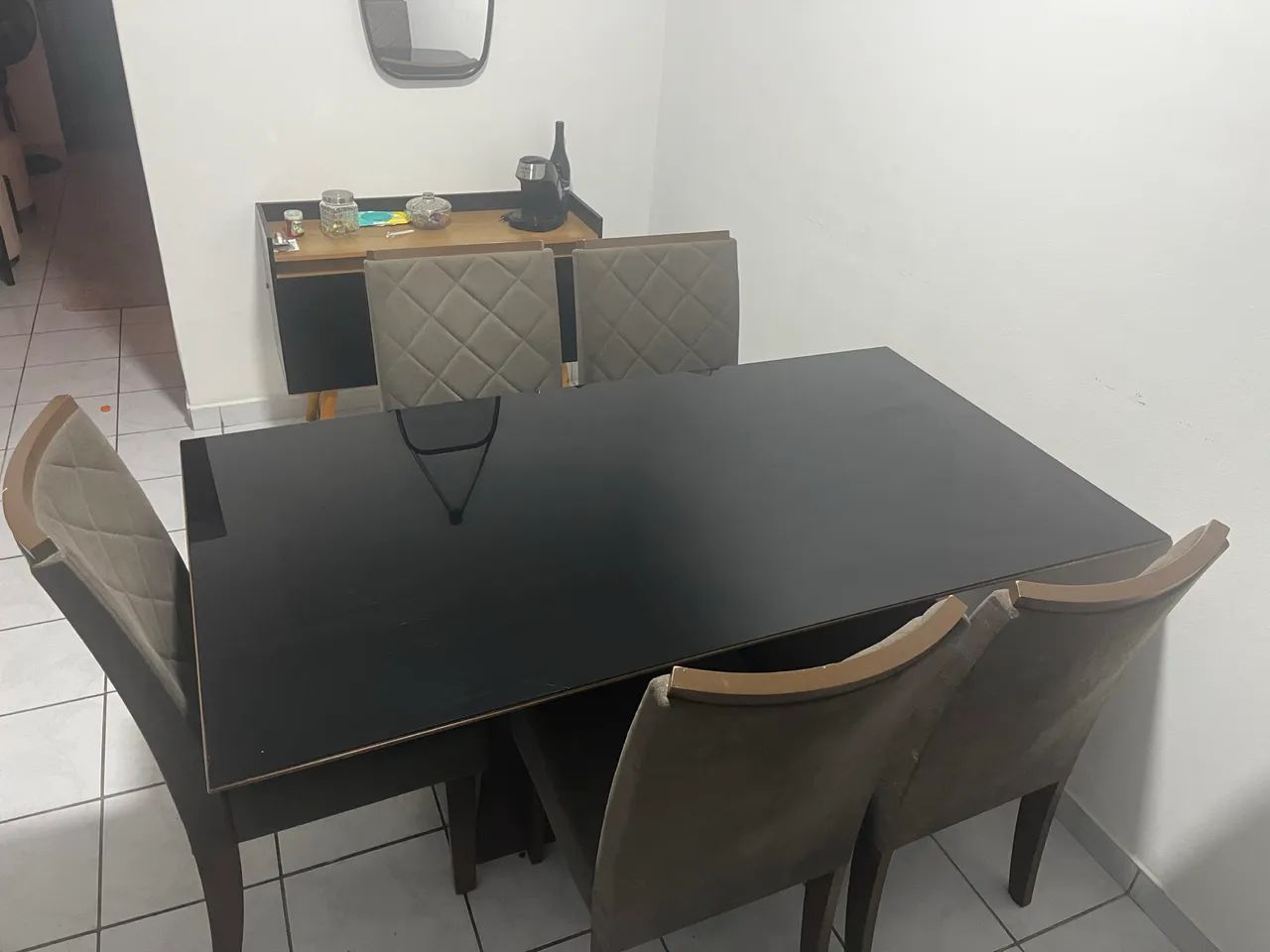 Mesa de jantar  com 6 cadeiras 