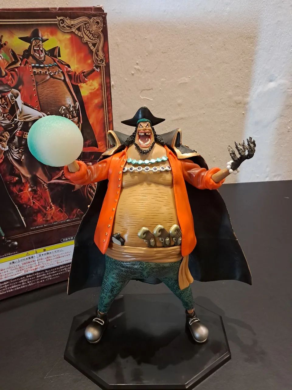 Action Figure One Piece - Marshall D. Teach Barba Negra 27cm - Foto 2