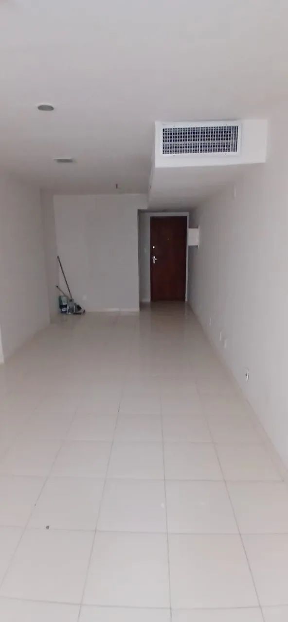 Excelente sala comercial no Centro Comercial Barão da Taquara