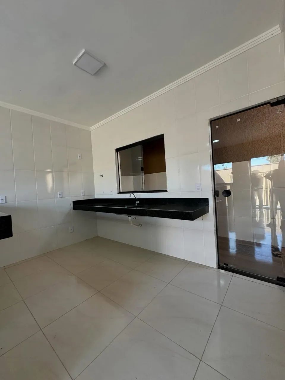 Casa com entrada de 25mil mais parcelas leia o anúncio!! - Foto 2