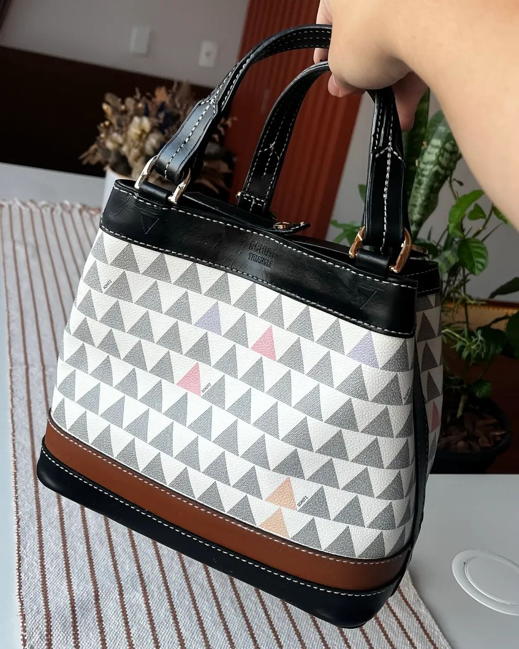 Bolsa Mini Tote Emma Neo Triagle Branca Schutz - Bolsas, malas e