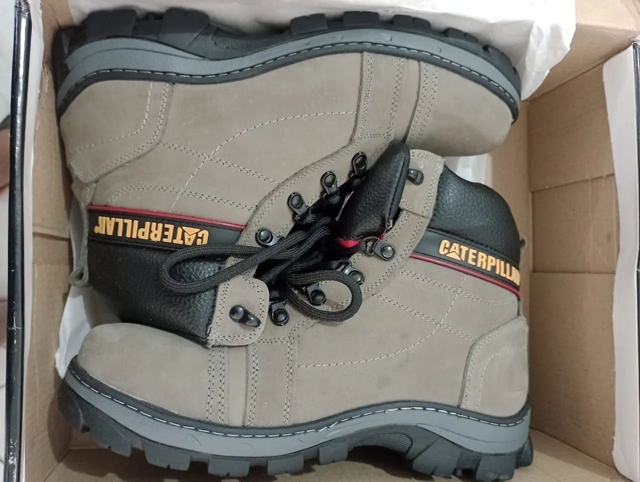 Botinas cat em promoção 